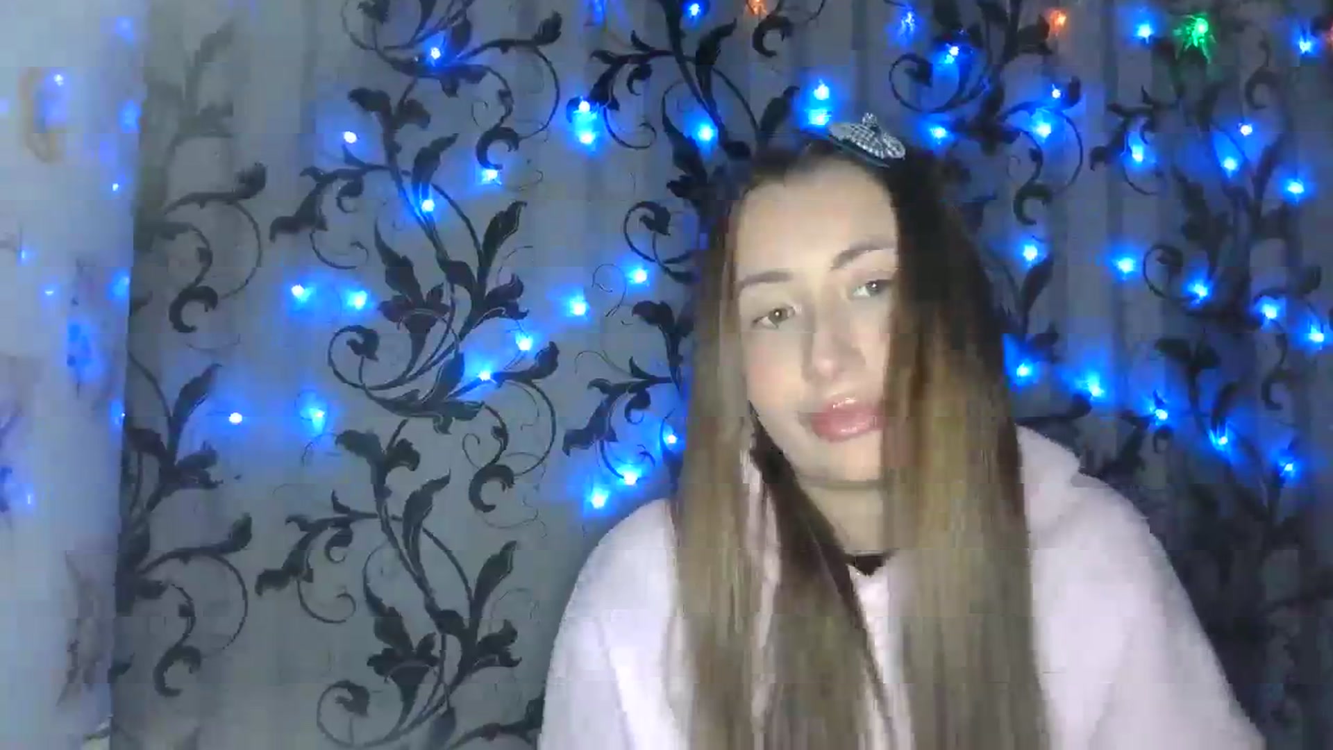 Gallery image thumbnail from MikiNiki25's myfreecams stream on, 12/25/2023, 20:38 image 16 of 20