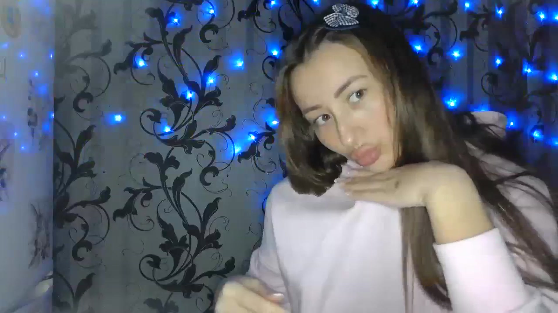 Gallery image thumbnail from MikiNiki25's myfreecams stream on, 12/25/2023, 20:38 image 3 of 20