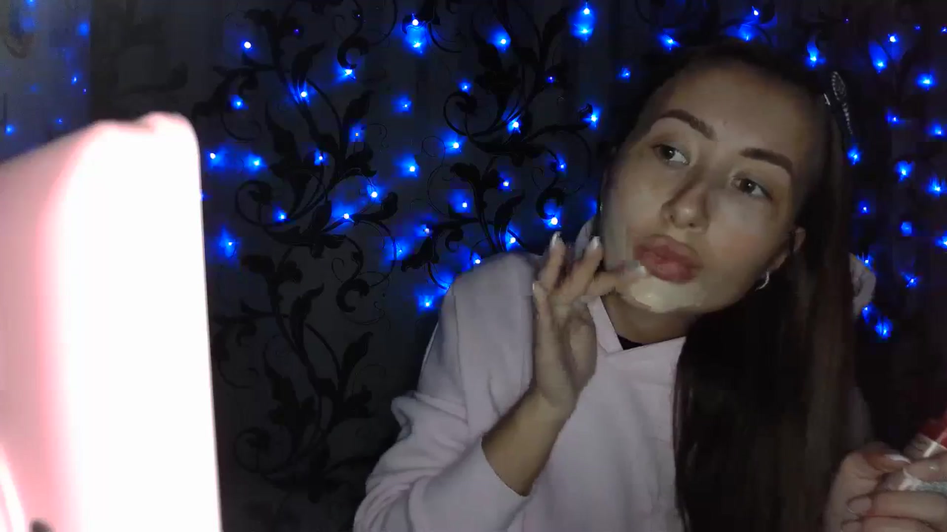 Gallery image thumbnail from MikiNiki25's myfreecams stream on, 12/25/2023, 20:38 image 4 of 20