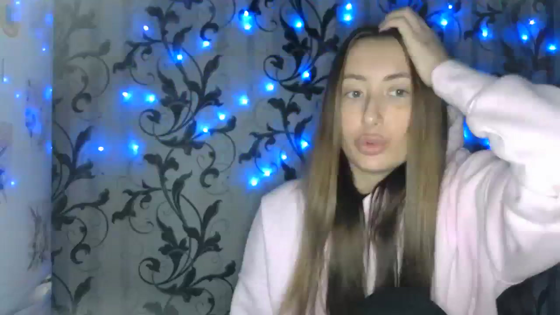 Gallery image thumbnail from MikiNiki25's myfreecams stream on, 12/25/2023, 20:38 image 1 of 20