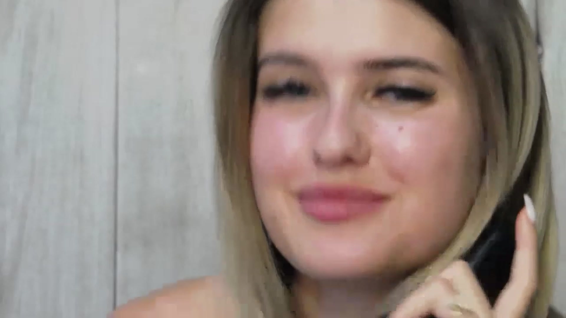 Gallery image thumbnail from MikyAngel's myfreecams stream on, 11/22/2022, 16:56 image 16 of 20
