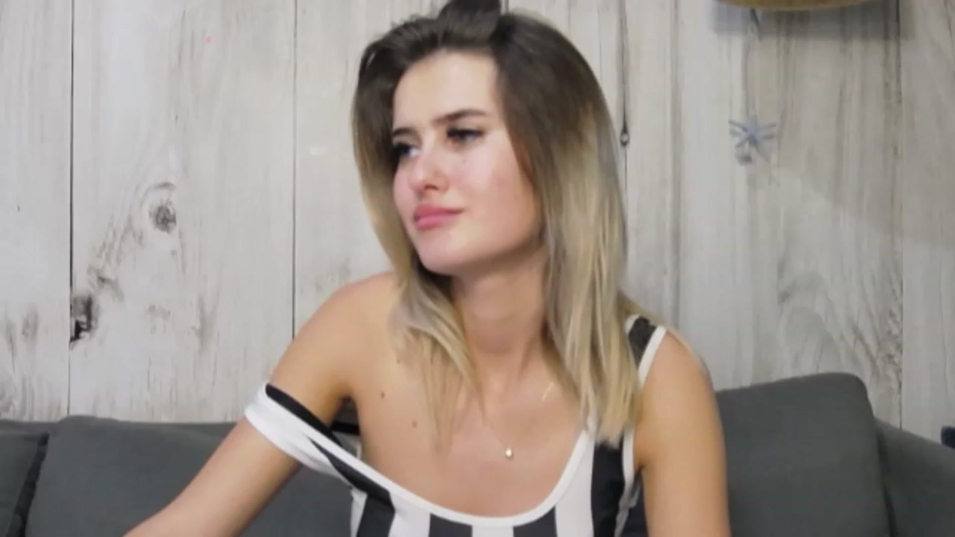 Gallery image thumbnail from MikyAngel's myfreecams stream on, 11/22/2022, 20:38 image 5 of 20
