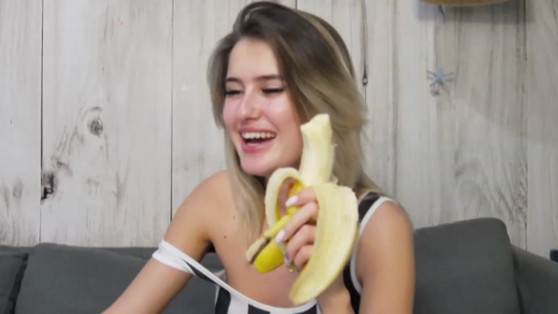 Gallery image thumbnail from MikyAngel's myfreecams stream on, 11/22/2022, 20:38 image 3 of 20