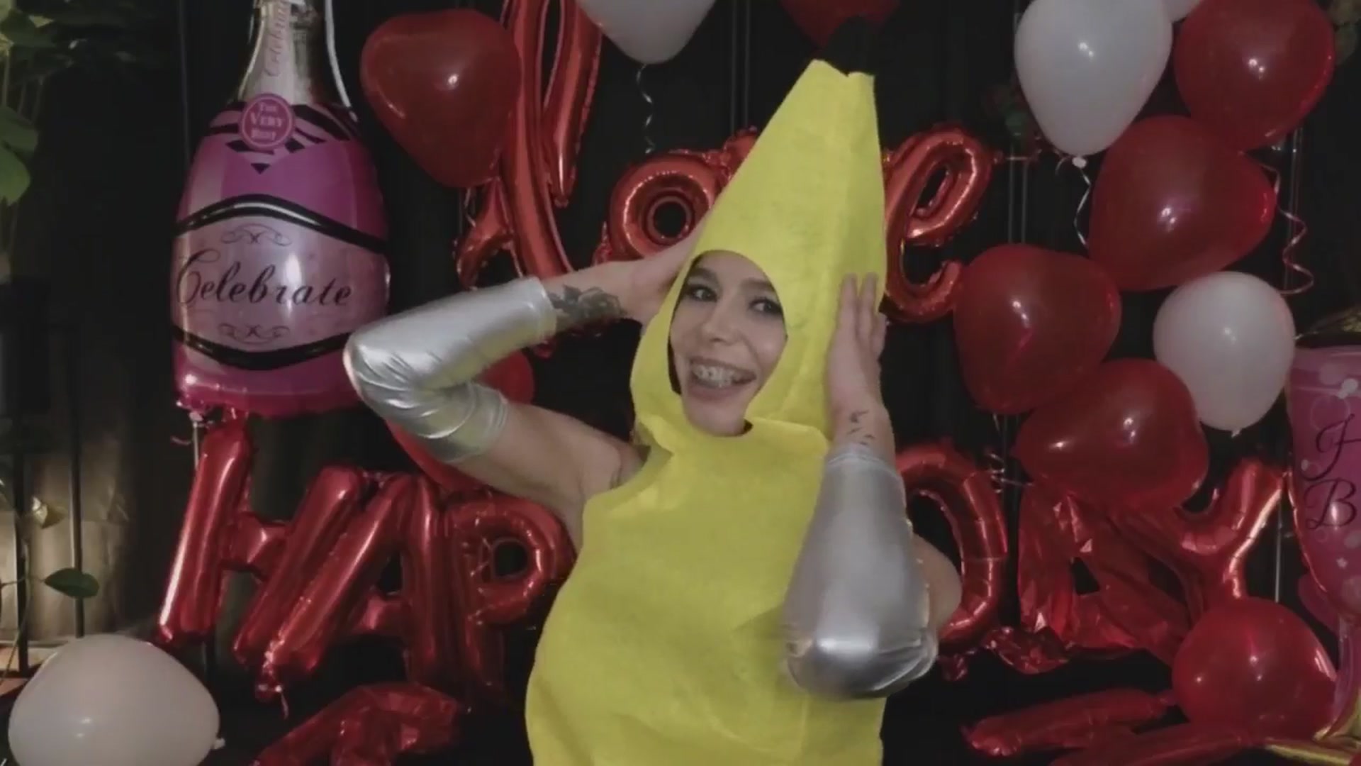 Gallery image thumbnail from MilaJoulie's myfreecams stream on, 12/08/2024, 24:36 image 7 of 20