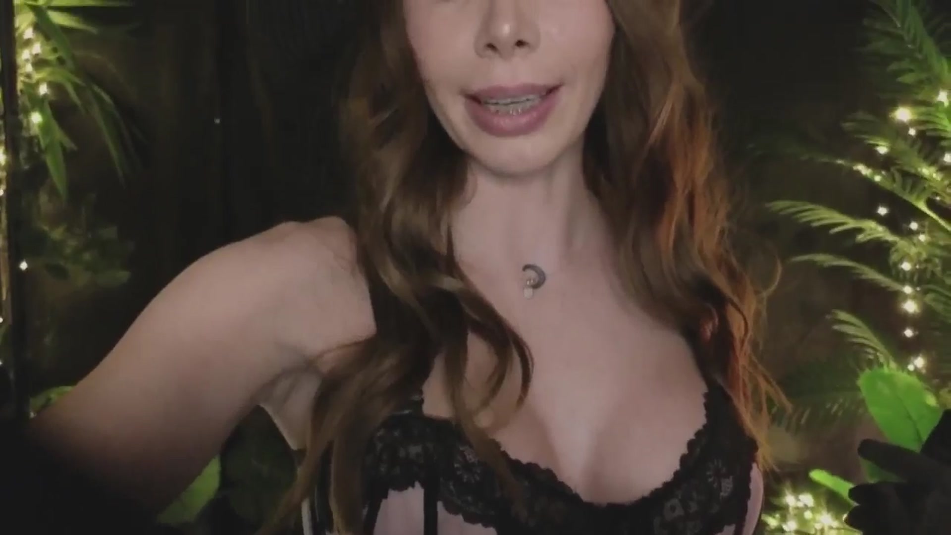 Gallery image thumbnail from MilaJoulie's myfreecams stream on, 12/30/2024, 20:10 image 7 of 20
