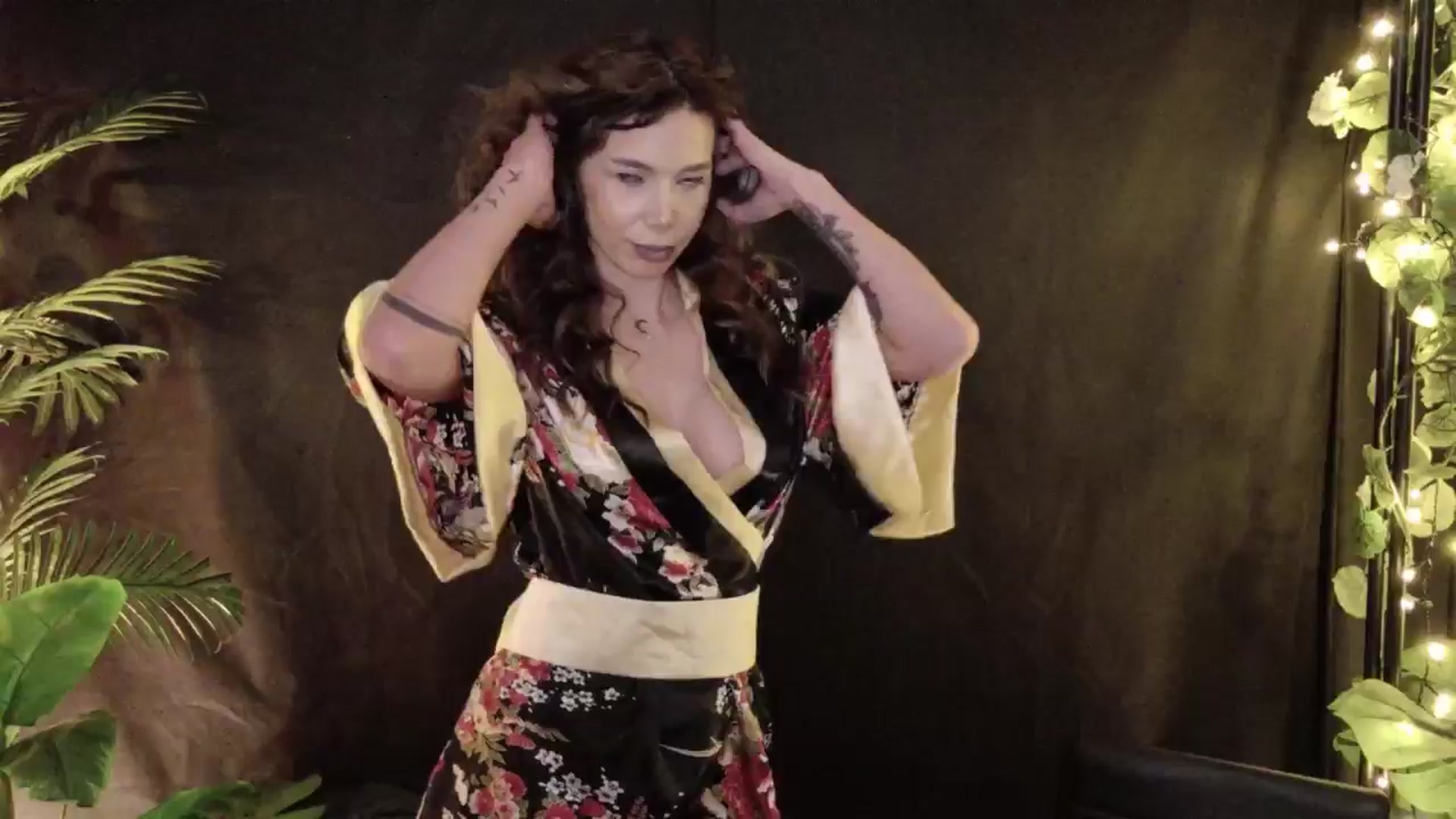 Gallery image thumbnail from MilaJoulie's myfreecams stream on, 01/06/2025, 15:38 image 6 of 20