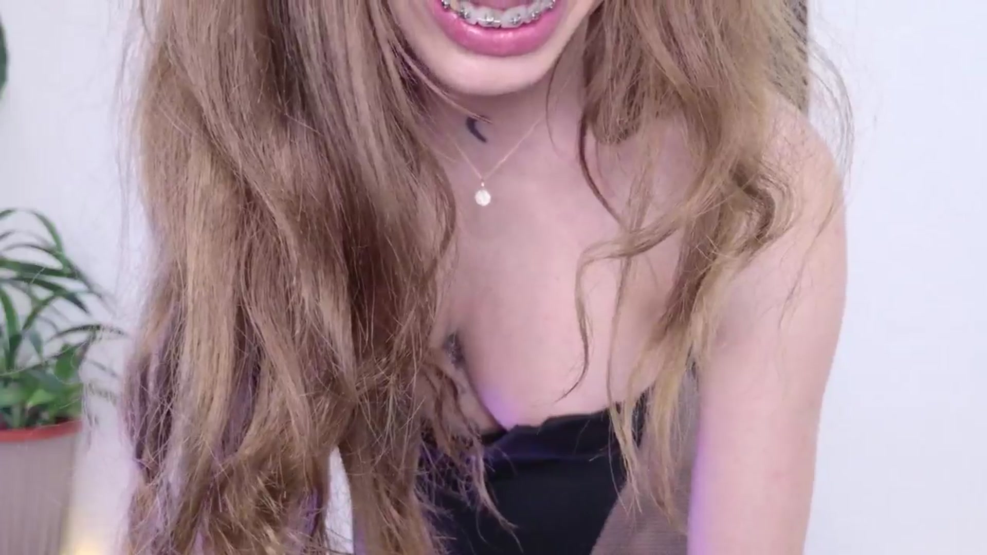 Gallery image thumbnail from MilaJoulie's myfreecams stream on, 02/19/2025, 24:03 image 17 of 20