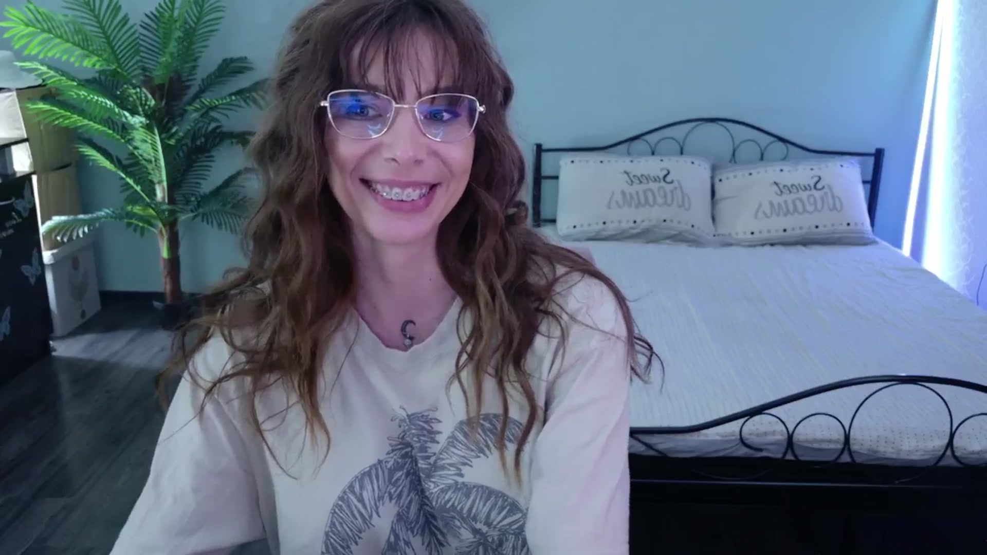 Gallery image thumbnail from MilaJoulie's myfreecams stream on, 03/13/2025, 21:55 image 15 of 20