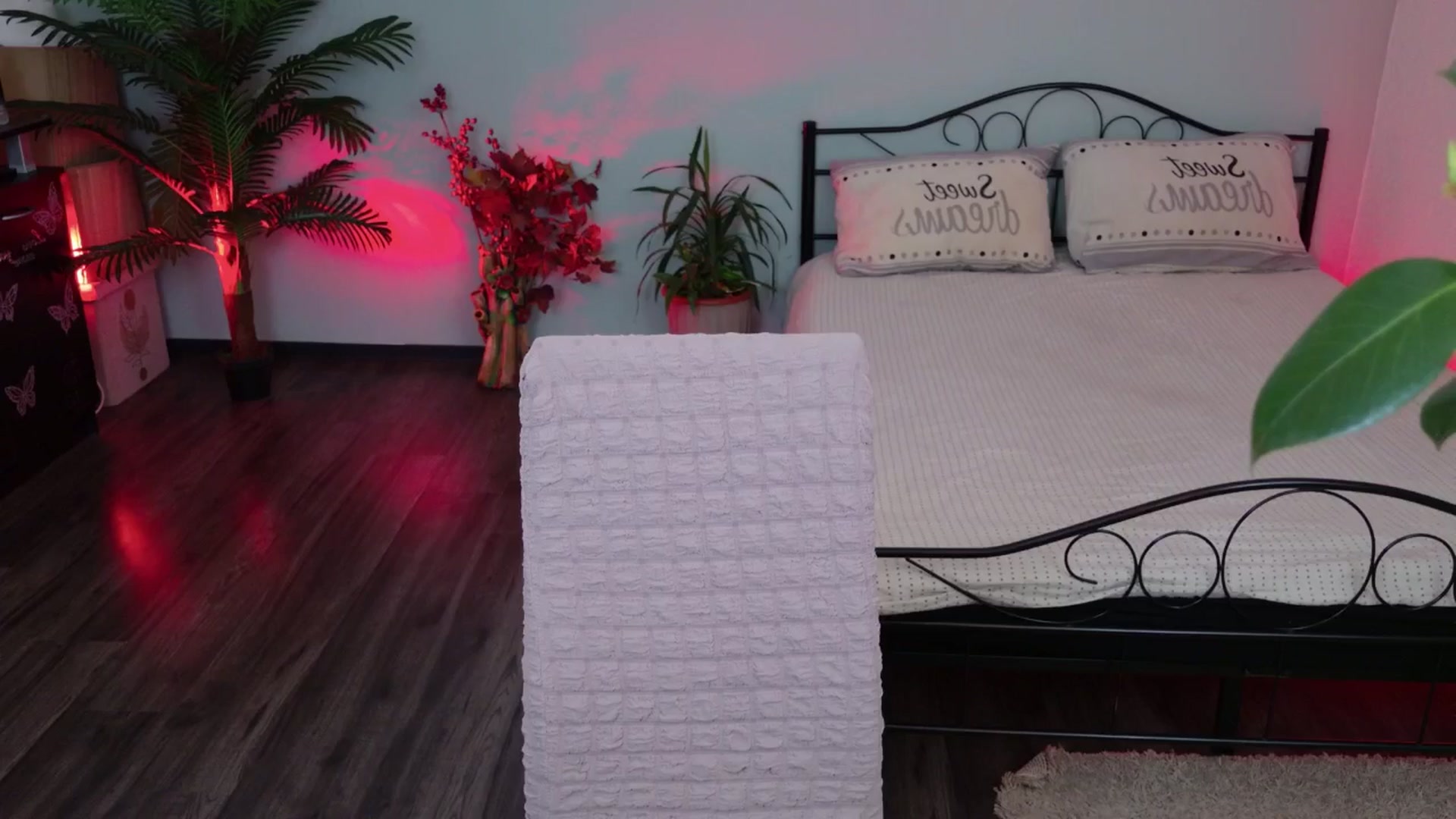 Gallery image thumbnail from MilaJoulie's myfreecams stream on, 03/16/2025, 21:17 image 12 of 20