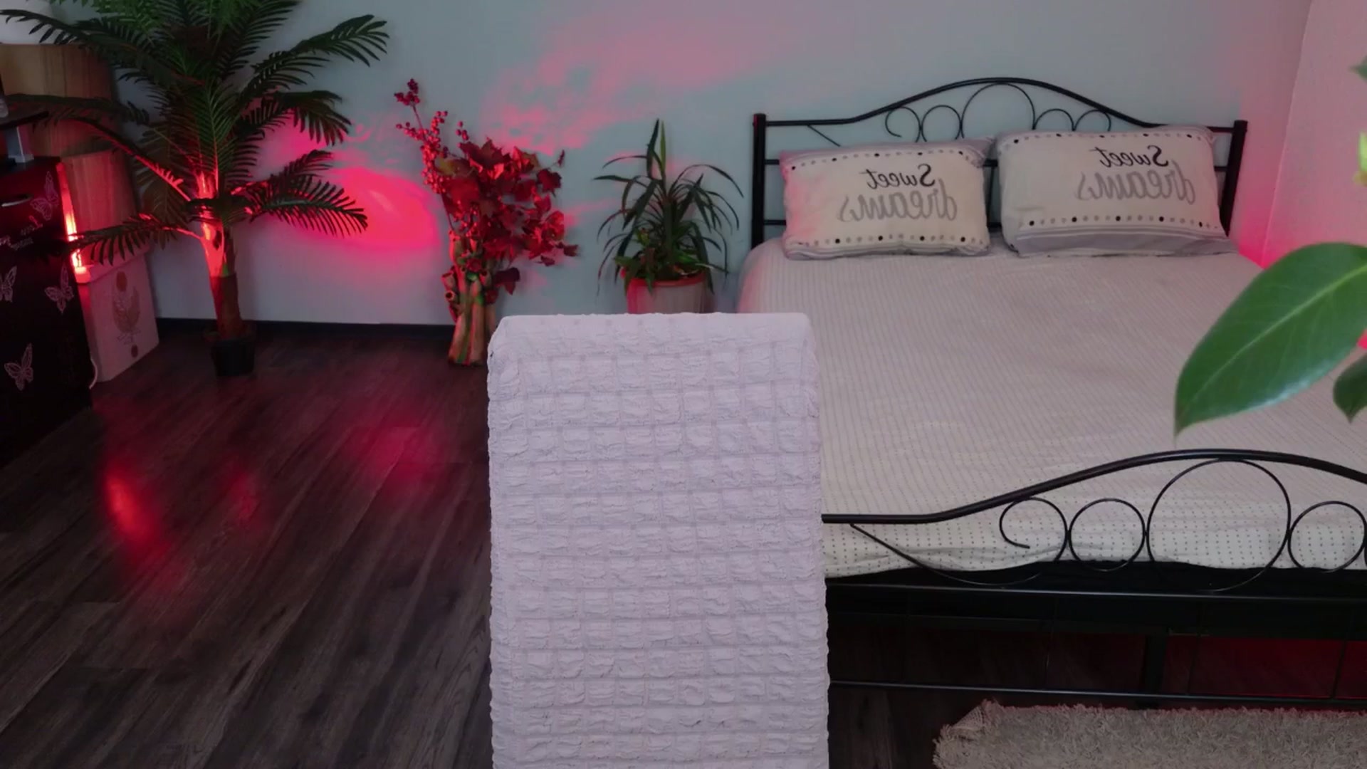 Gallery image thumbnail from MilaJoulie's myfreecams stream on, 03/16/2025, 21:17 image 11 of 20
