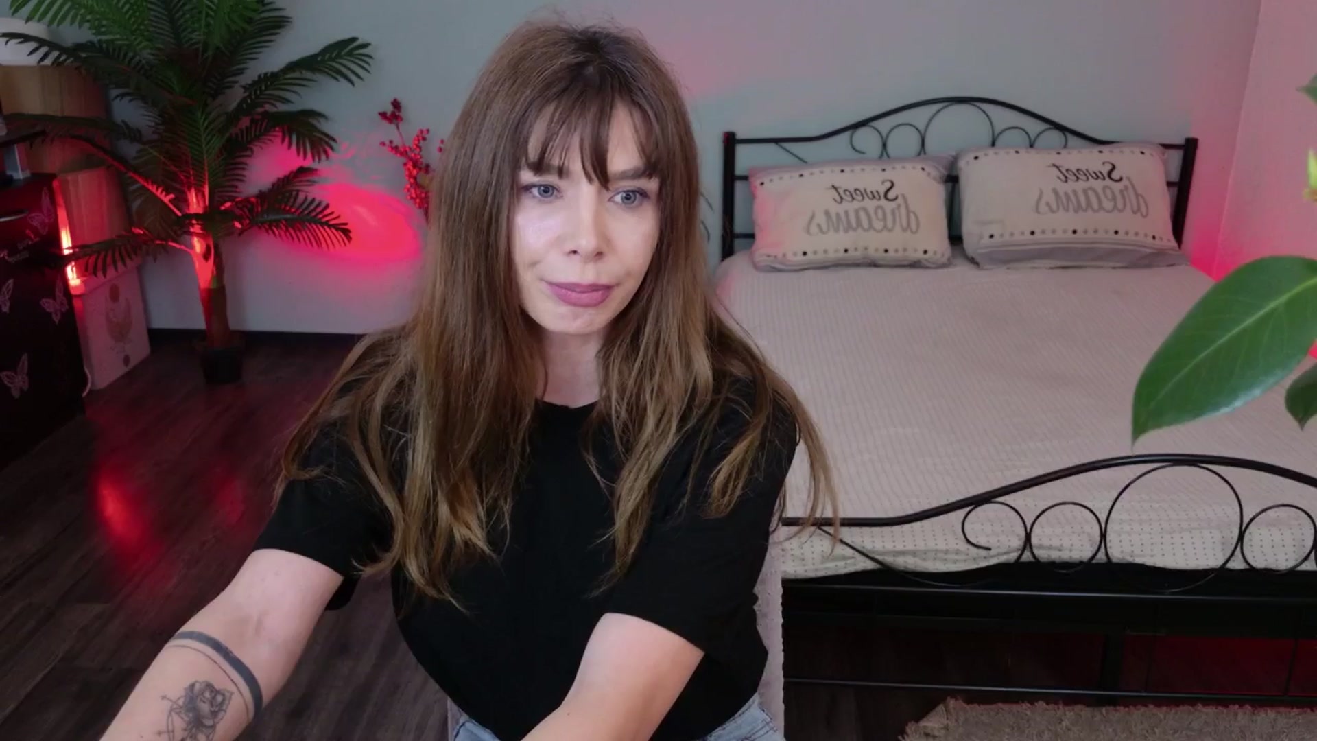 Gallery image thumbnail from MilaJoulie's myfreecams stream on, 03/16/2025, 21:17 image 7 of 20