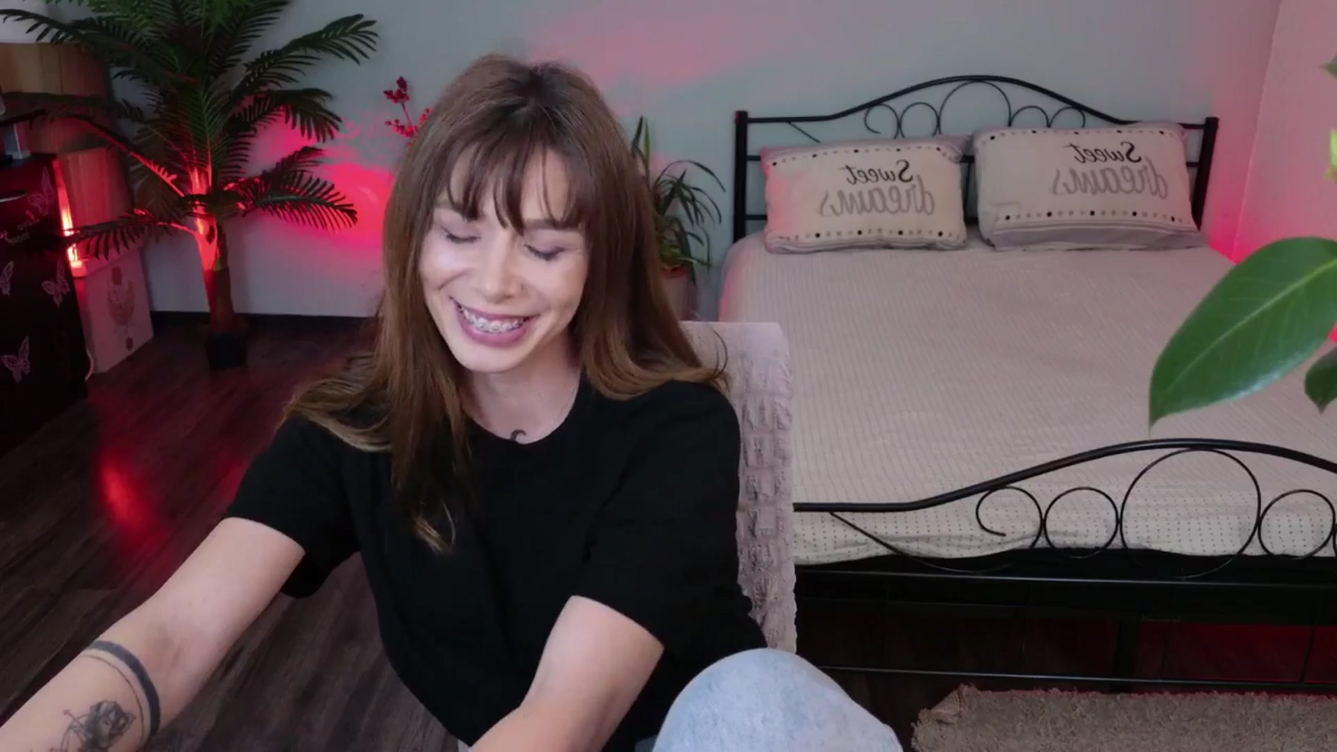 Gallery image thumbnail from MilaJoulie's myfreecams stream on, 03/16/2025, 21:17 image 8 of 20