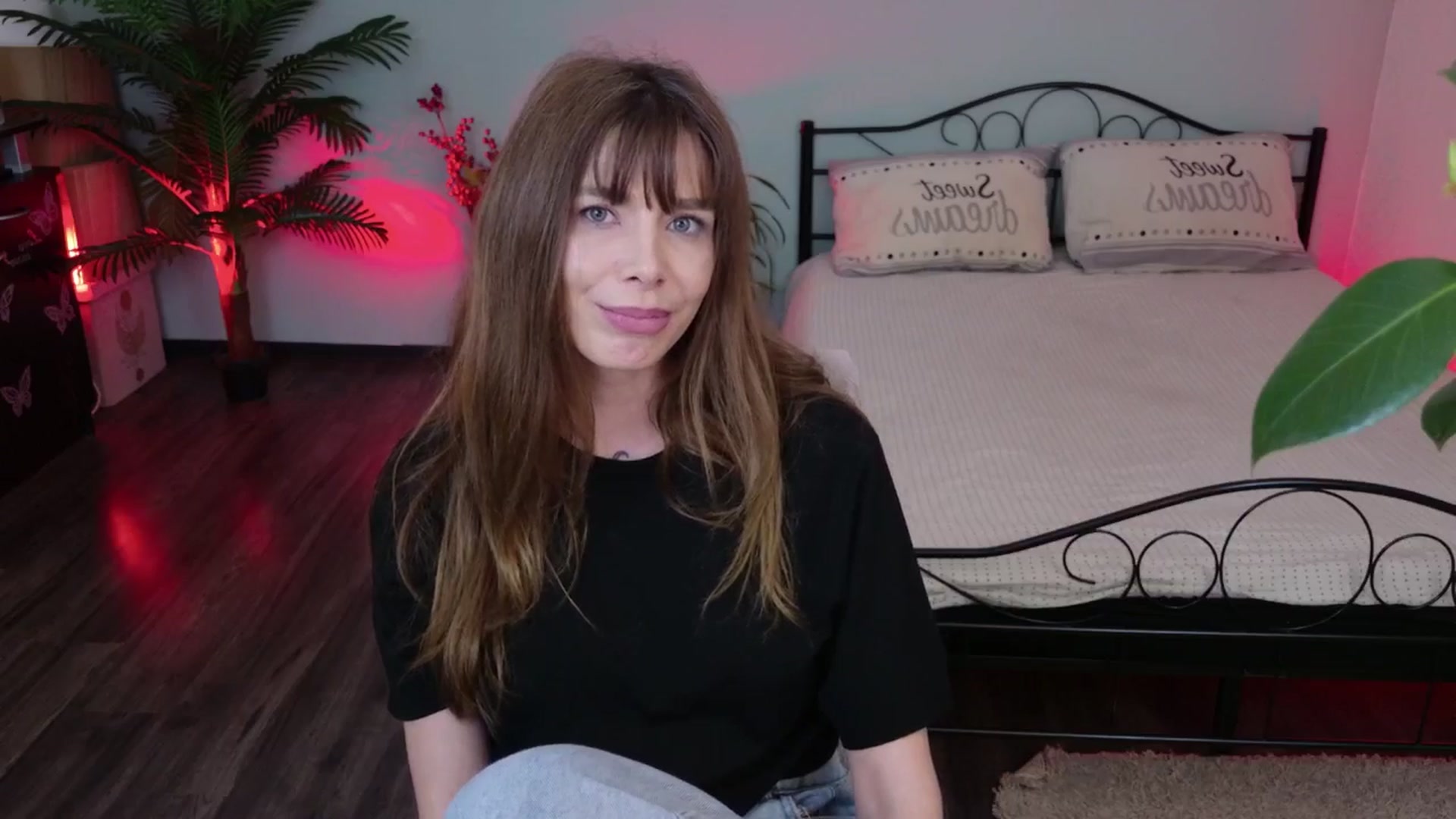 Gallery image thumbnail from MilaJoulie's myfreecams stream on, 03/16/2025, 21:17 image 9 of 20