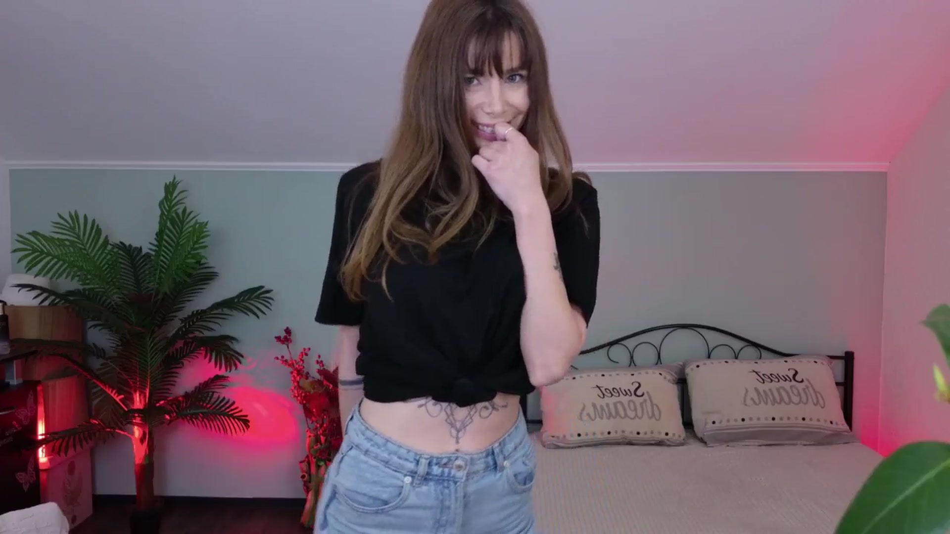 Gallery image thumbnail from MilaJoulie's myfreecams stream on, 03/16/2025, 21:17 image 6 of 20
