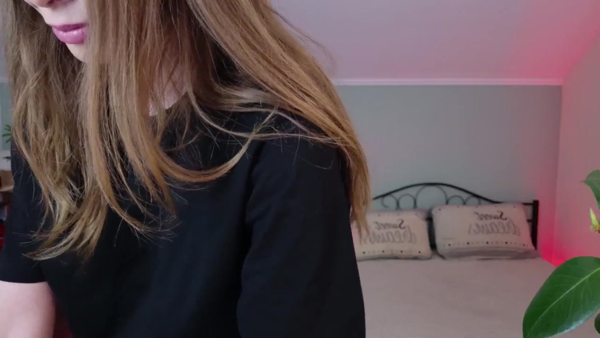Gallery image thumbnail from MilaJoulie's myfreecams stream on, 03/16/2025, 21:17 image 2 of 20