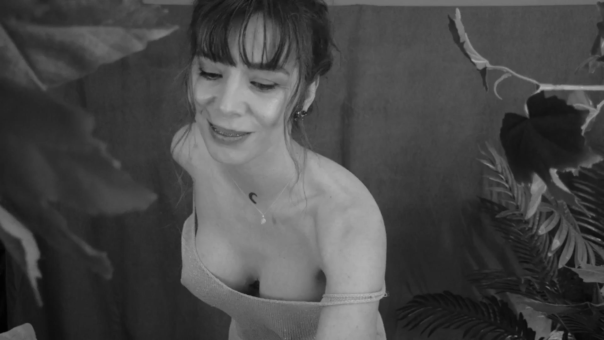Gallery image thumbnail from MilaJoulie's myfreecams stream on, 03/18/2025, 20:23 image 2 of 20