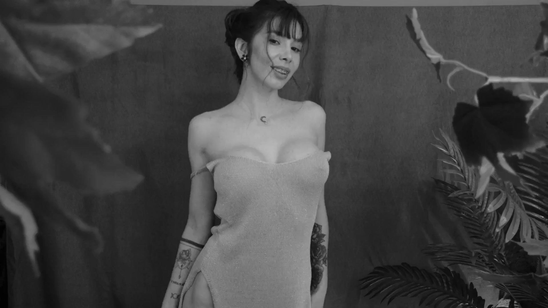 Gallery image thumbnail from MilaJoulie's myfreecams stream on, 03/18/2025, 20:23 image 10 of 20