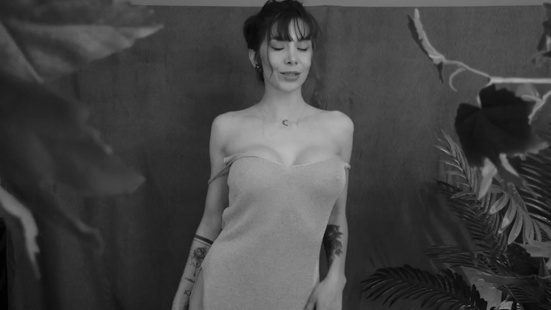 Gallery image thumbnail from MilaJoulie's myfreecams stream on, 03/18/2025, 20:23 image 15 of 20