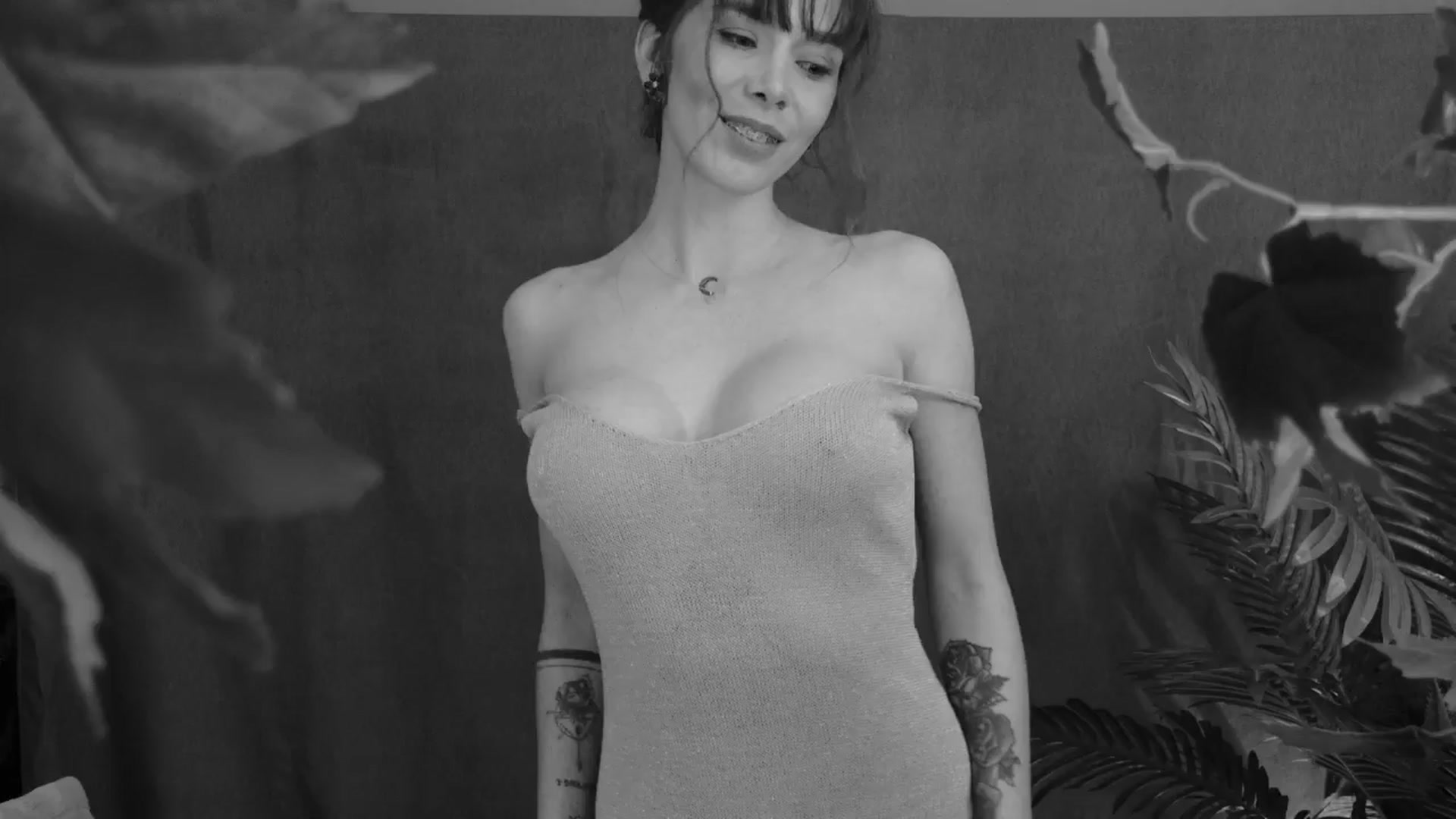 Gallery image thumbnail from MilaJoulie's myfreecams stream on, 03/18/2025, 20:23 image 1 of 20
