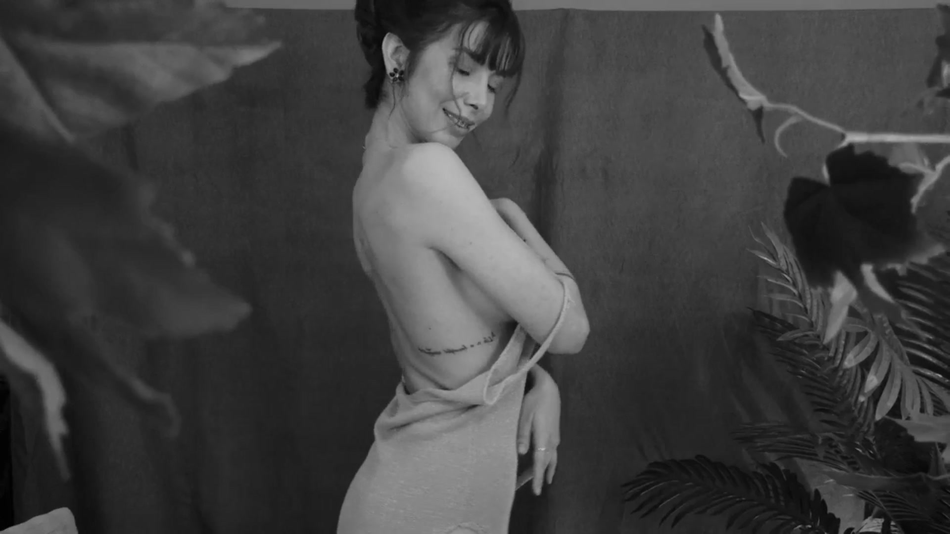 Gallery image thumbnail from MilaJoulie's myfreecams stream on, 03/18/2025, 20:23 image 19 of 20