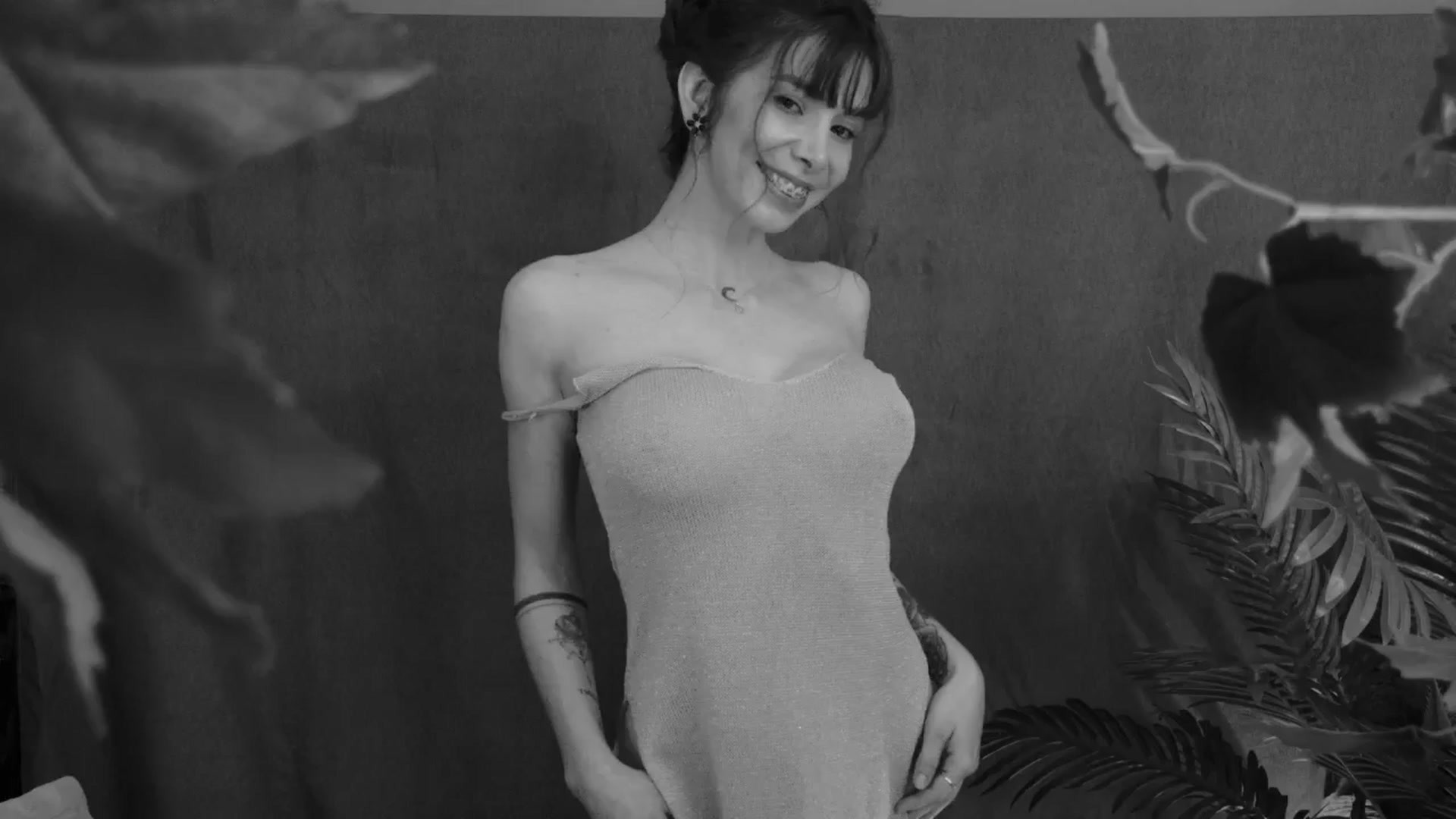 Gallery image thumbnail from MilaJoulie's myfreecams stream on, 03/18/2025, 20:23 image 5 of 20