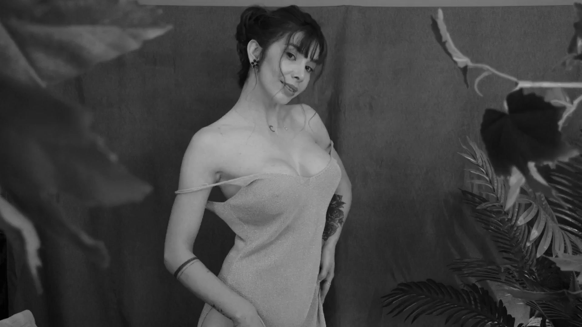 Gallery image thumbnail from MilaJoulie's myfreecams stream on, 03/18/2025, 20:23 image 6 of 20