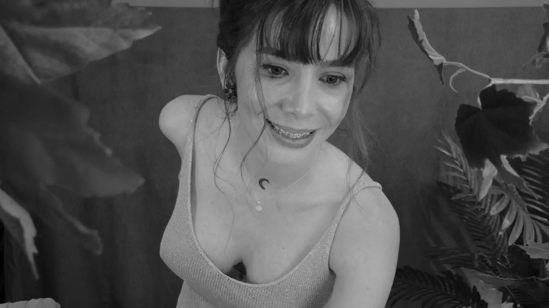 Gallery image thumbnail from MilaJoulie's myfreecams stream on, 03/18/2025, 20:46 image 11 of 20