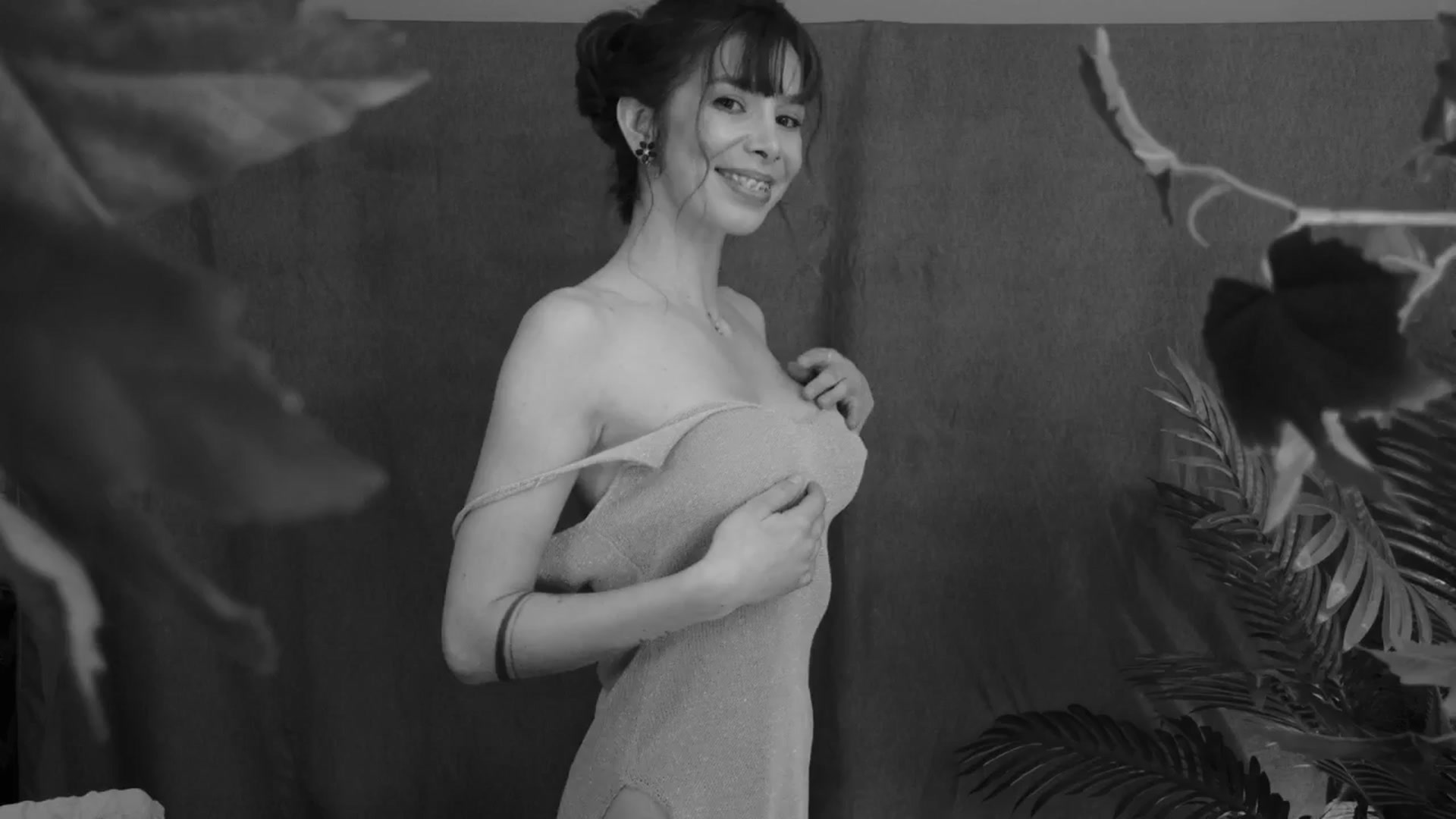 Gallery image thumbnail from MilaJoulie's myfreecams stream on, 03/18/2025, 20:46 image 12 of 20