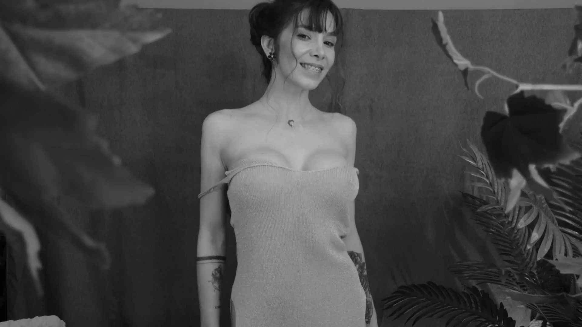 Gallery image thumbnail from MilaJoulie's myfreecams stream on, 03/18/2025, 20:46 image 15 of 20