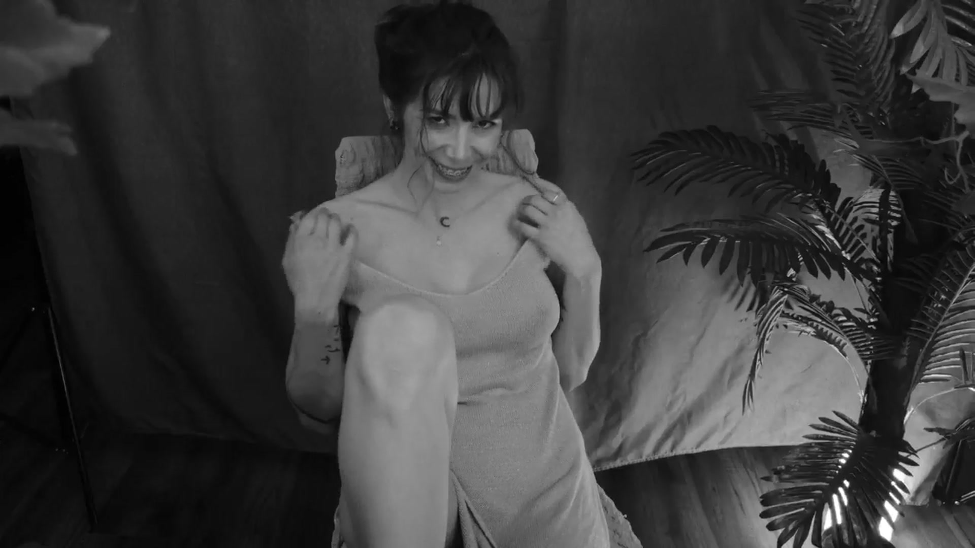 Gallery image thumbnail from MilaJoulie's myfreecams stream on, 03/19/2025, 01:10 image 13 of 20