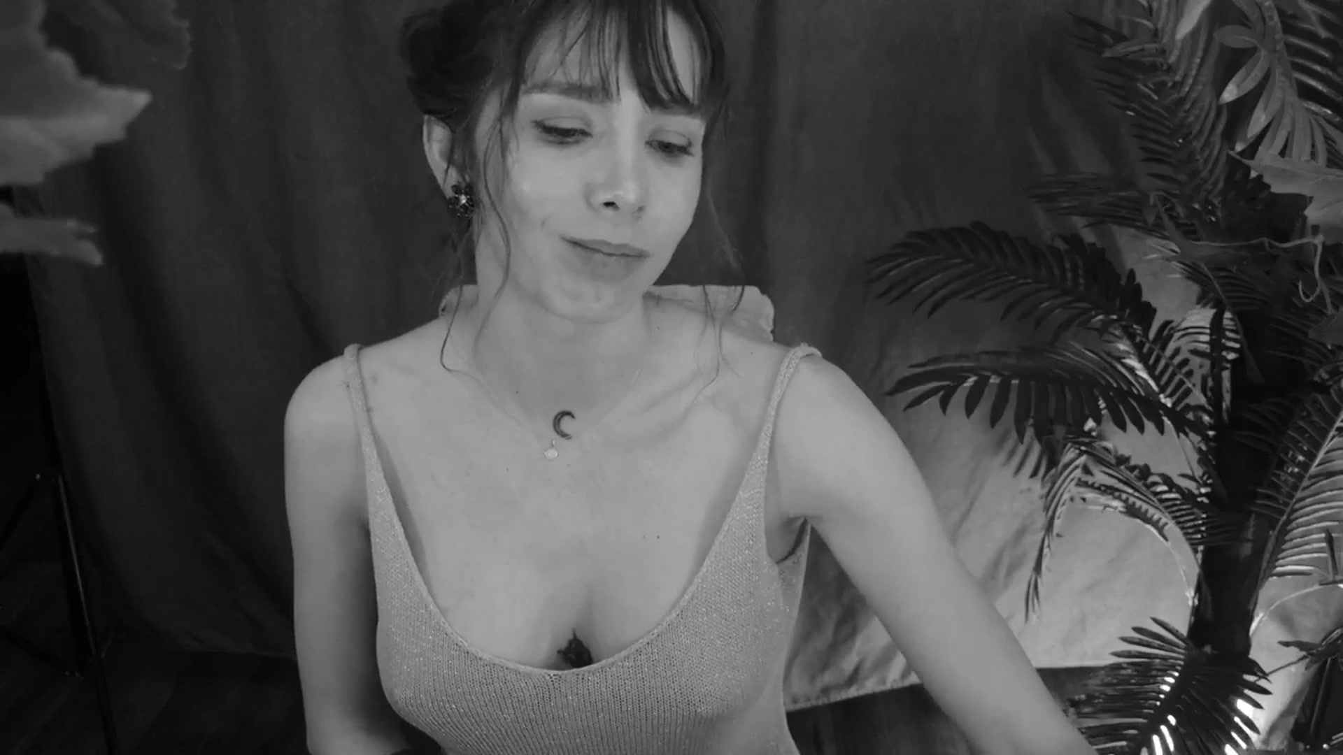 Gallery image thumbnail from MilaJoulie's myfreecams stream on, 03/19/2025, 01:10 image 17 of 20