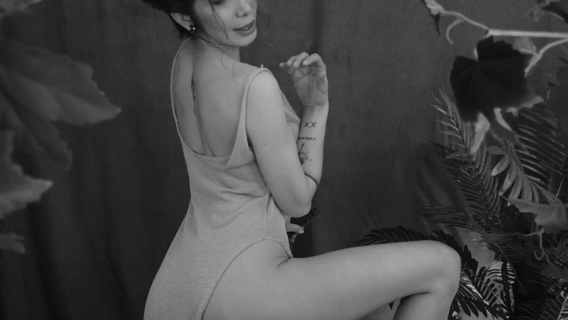 Gallery image thumbnail from MilaJoulie's myfreecams stream on, 03/19/2025, 01:10 image 1 of 20