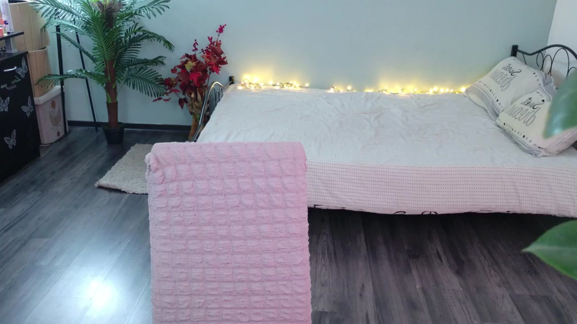 Gallery image thumbnail from MilaJoulie's myfreecams stream on, 03/19/2025, 22:44 image 2 of 20