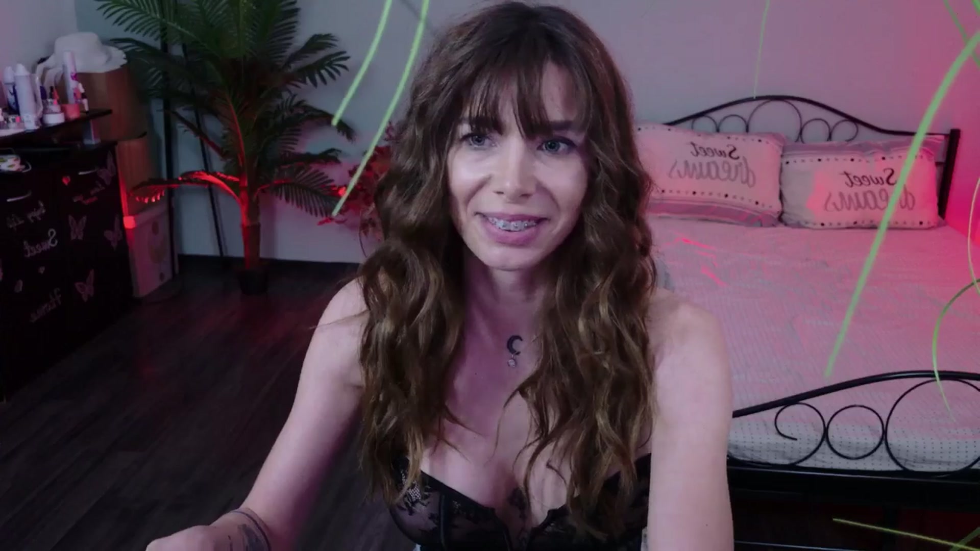 Gallery image thumbnail from MilaJoulie's myfreecams stream on, 03/20/2025, 17:10 image 2 of 20