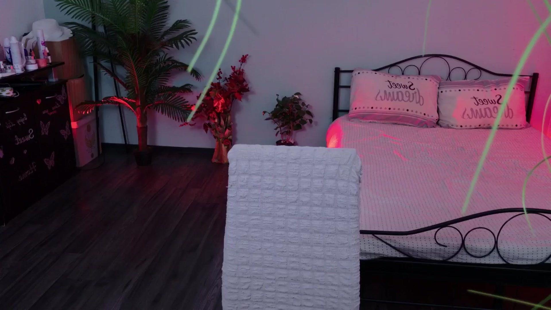 Gallery image thumbnail from MilaJoulie's myfreecams stream on, 03/20/2025, 17:10 image 6 of 20
