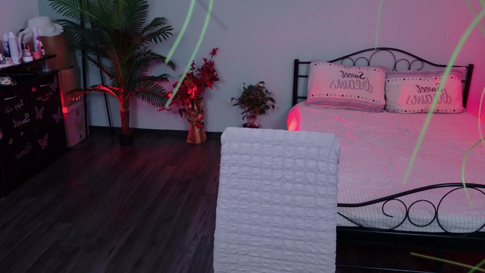 Gallery image thumbnail from MilaJoulie's myfreecams stream on, 03/20/2025, 17:10 image 1 of 20