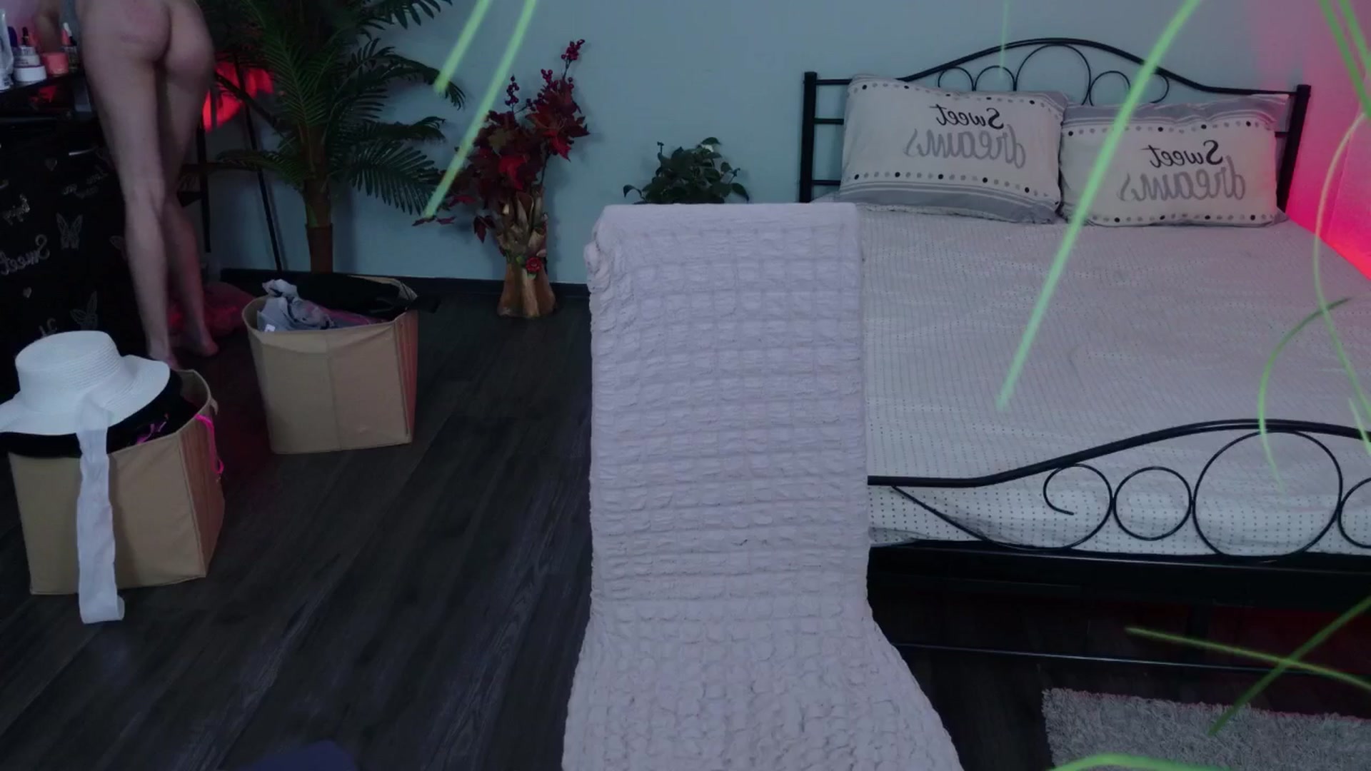 Gallery image thumbnail from MilaJoulie's myfreecams stream on, 03/20/2025, 22:42 image 10 of 20