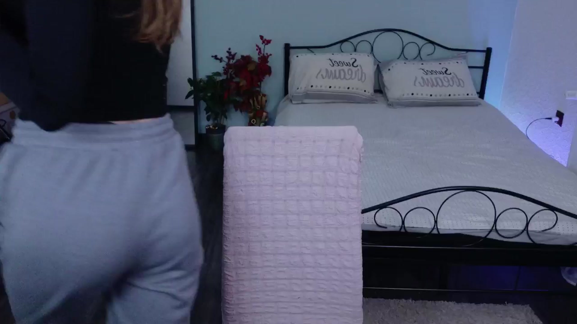 Gallery image thumbnail from MilaJoulie's myfreecams stream on, 03/26/2025, 20:29 image 1 of 20
