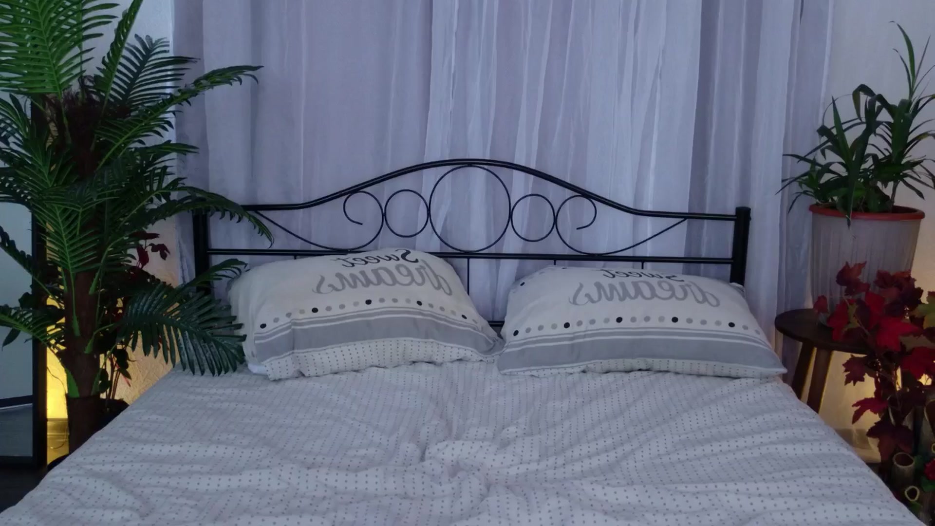 Gallery image thumbnail from MilaJoulie's myfreecams stream on, 03/29/2025, 17:10 image 10 of 20