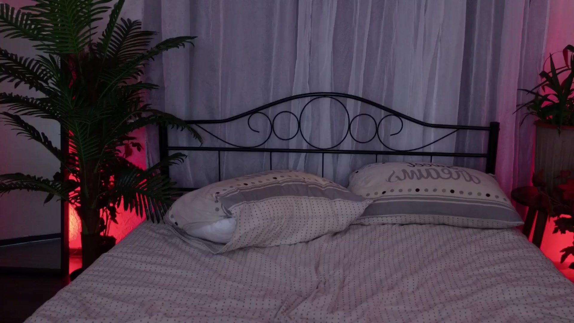 Gallery image thumbnail from MilaJoulie's myfreecams stream on, 03/29/2025, 20:55 image 4 of 20