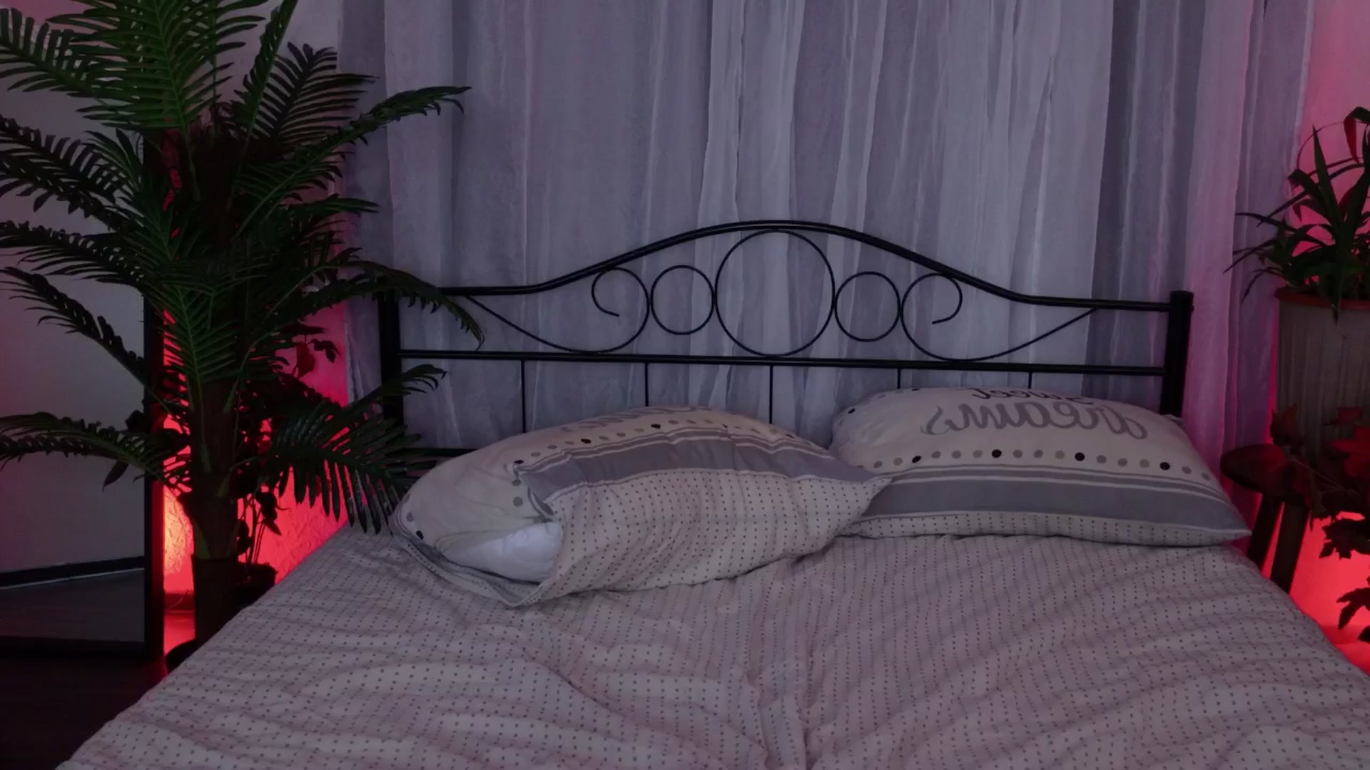 Gallery image thumbnail from MilaJoulie's myfreecams stream on, 03/29/2025, 20:55 image 16 of 20