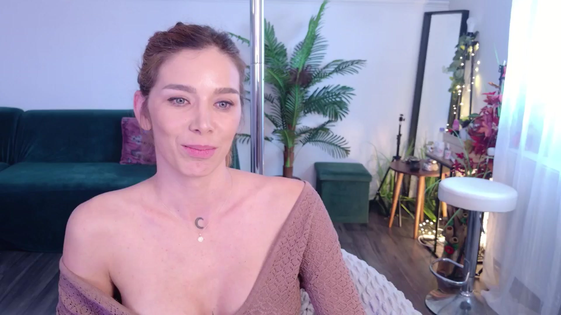 Gallery image thumbnail from MilaJoulie's myfreecams stream on, 10/07/2025, 09:53 image 9 of 20