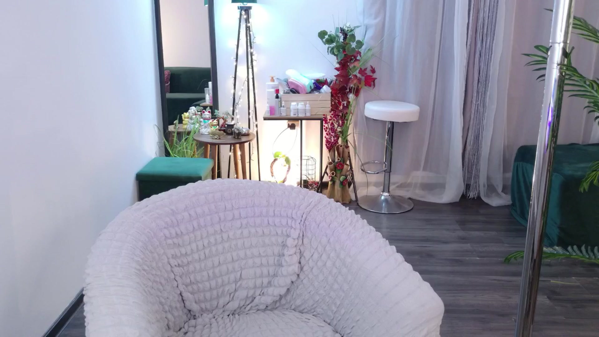 Gallery image thumbnail from MilaJoulie's myfreecams stream on, 10/18/2025, 20:13 image 14 of 20