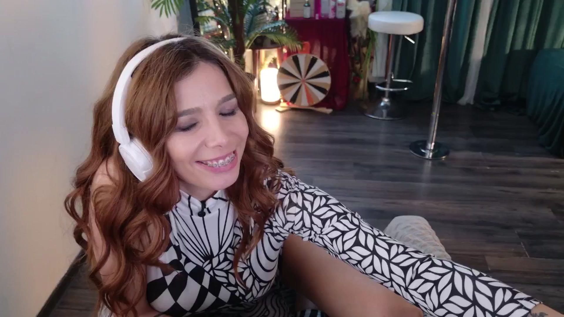 Gallery image thumbnail from MilaJoulie's myfreecams stream on, 12/14/2025, 23:17 image 16 of 20