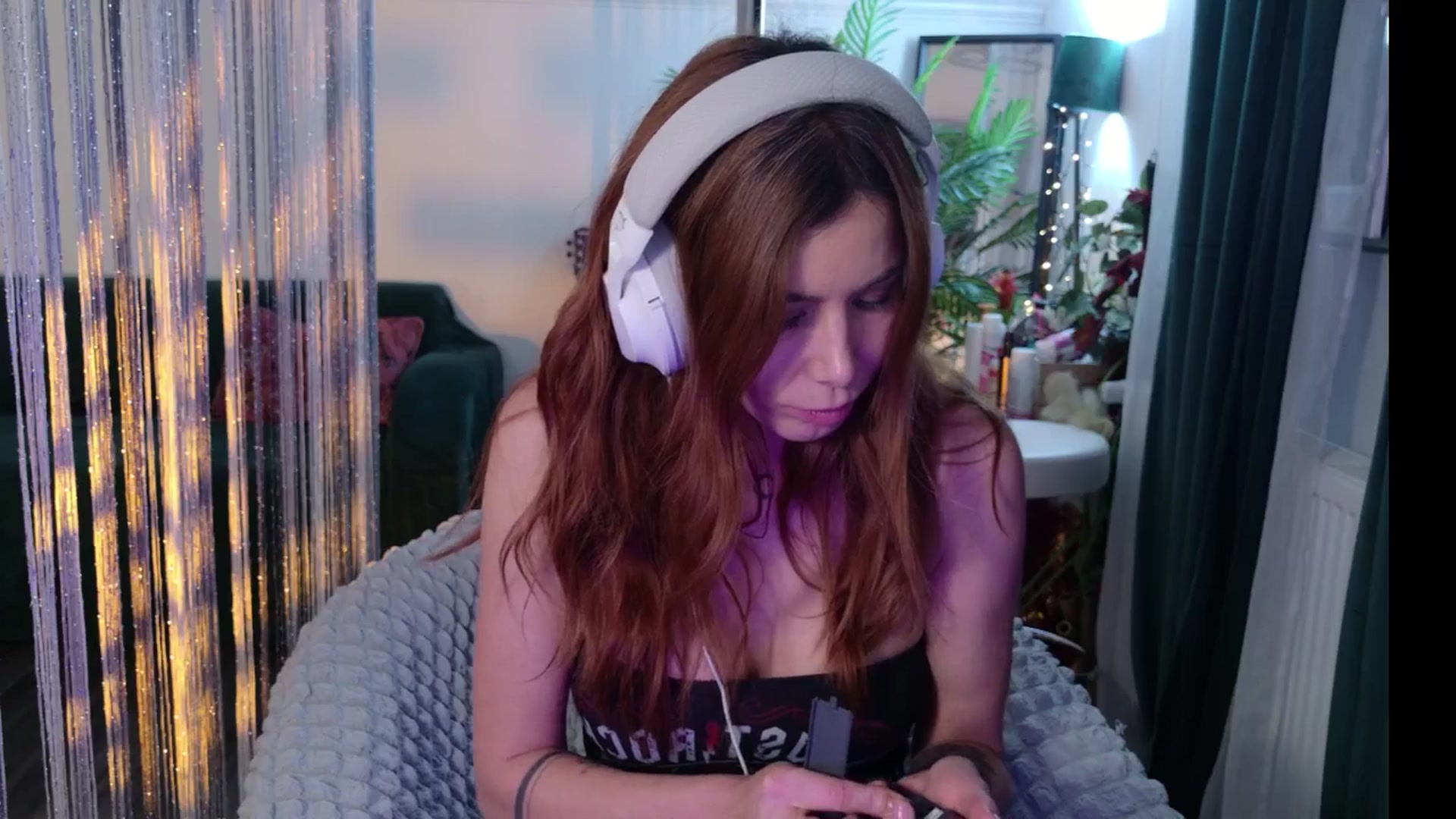 Gallery image thumbnail from MilaJoulie's myfreecams stream on, 01/05/2026, 24:40 image 7 of 20