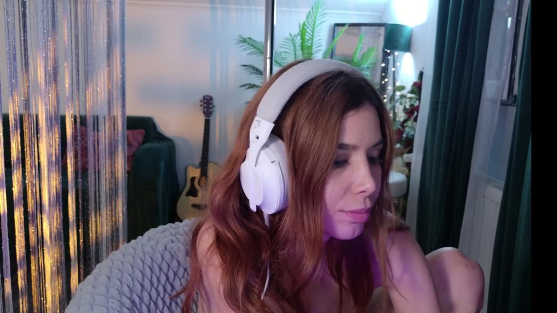 Gallery image thumbnail from MilaJoulie's myfreecams stream on, 01/05/2026, 24:40 image 12 of 20