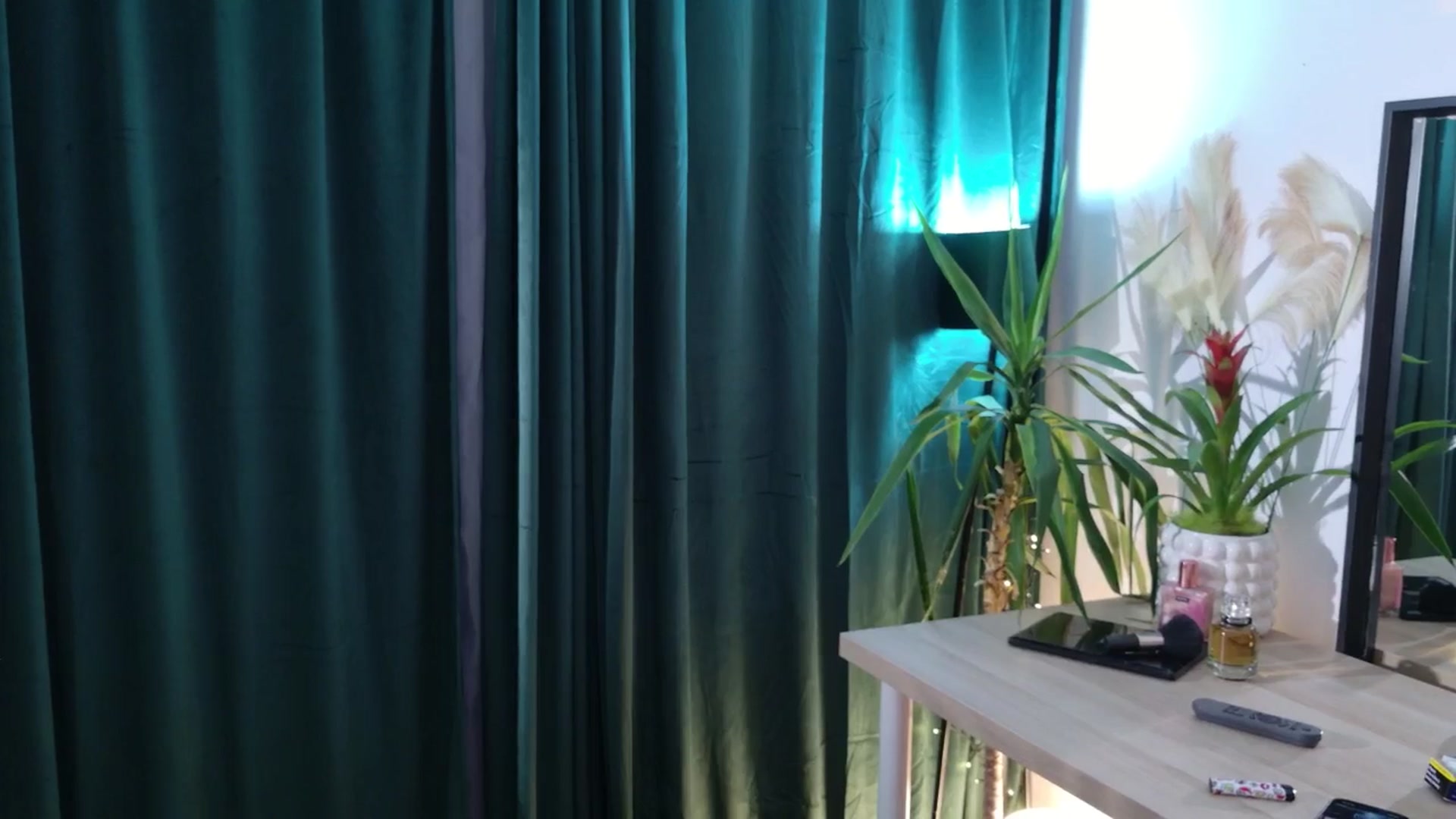 Gallery image thumbnail from MilaJoulie's myfreecams stream on, 01/14/2026, 23:39 image 17 of 20