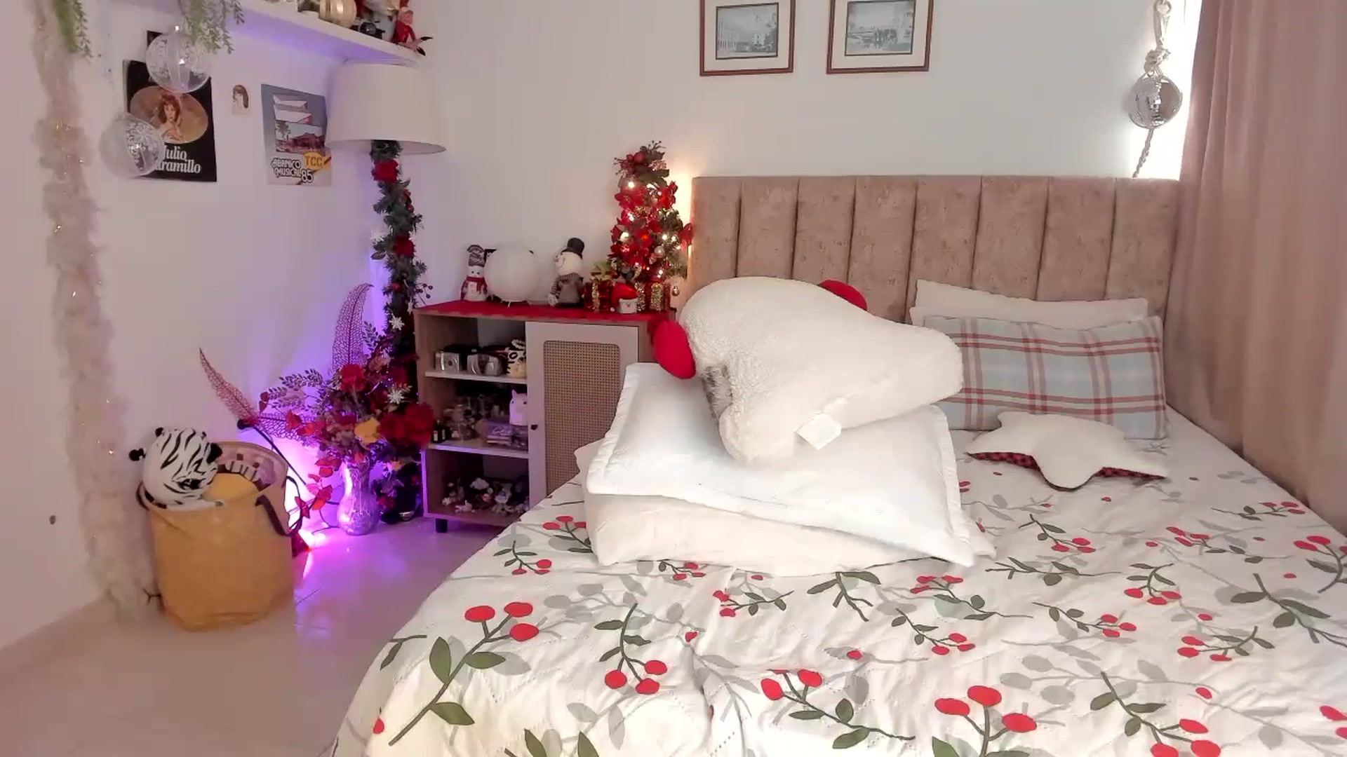 Gallery image thumbnail from MilaSun_'s myfreecams stream on, 12/31/2024, 22:31 image 6 of 20