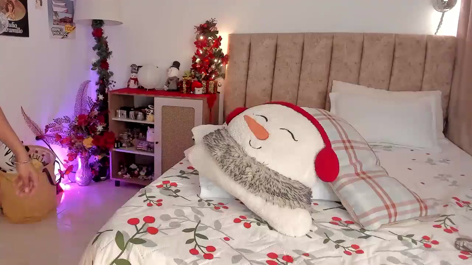 Gallery image thumbnail from MilaSun_'s myfreecams stream on, 12/31/2024, 22:31 image 13 of 20