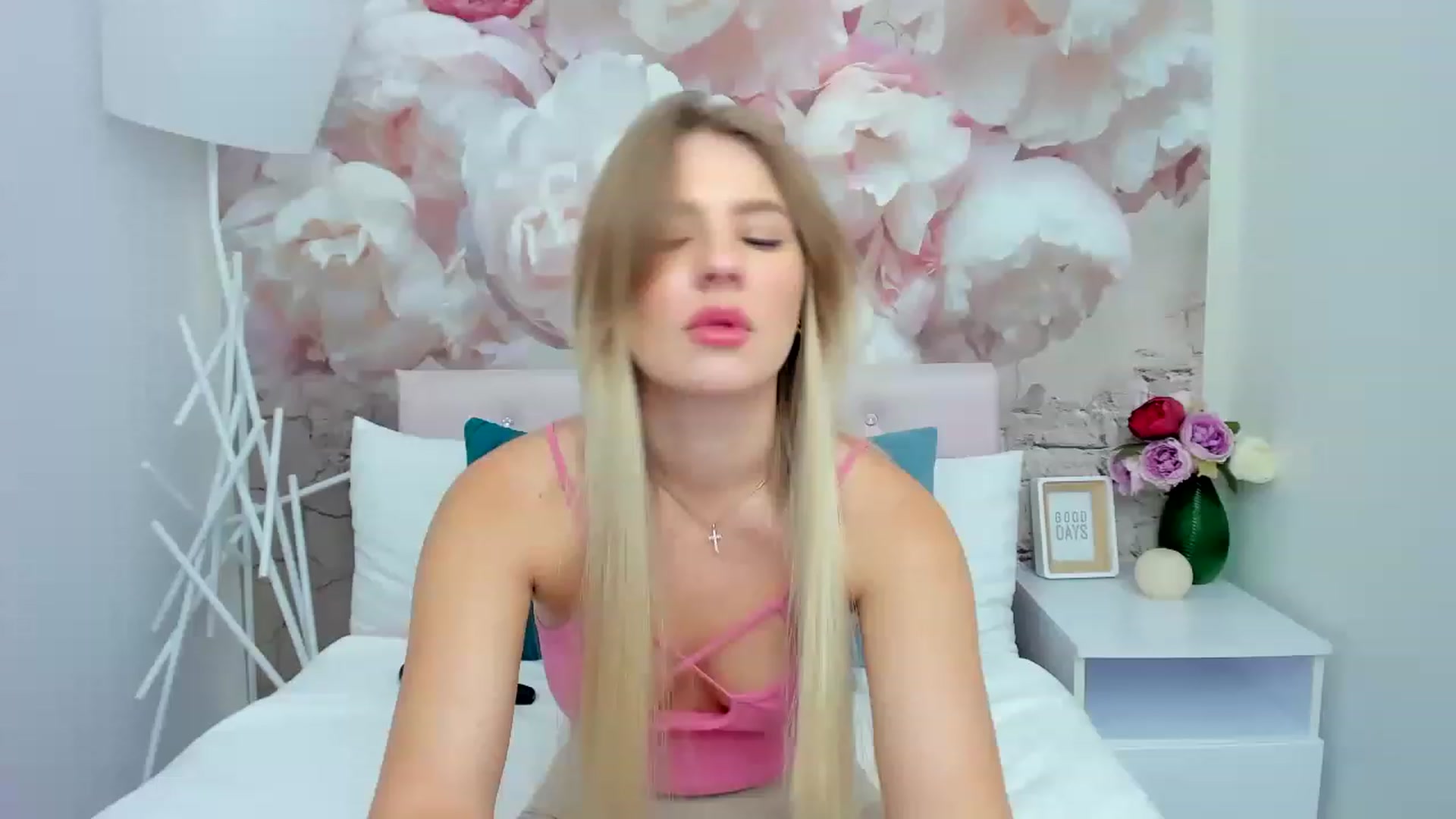 Gallery image thumbnail from MilaVox's myfreecams stream on, 12/02/2022, 18:42 image 15 of 20